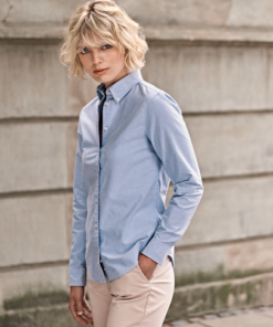 Tee Jays perfekt Oxford skjorte Dame, er garment washed, giver et blødt look. Det faconsyede snit med box pleat på ryggen fremstå den klassisk, afslappet.