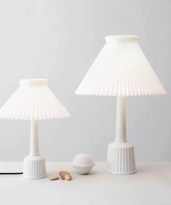 Lyngby porcelæn Esben klint lampe, har har du 2 valgmuligheder, af denne Esben Klint lampen er en unik sammensætning af to danske designklassikere,