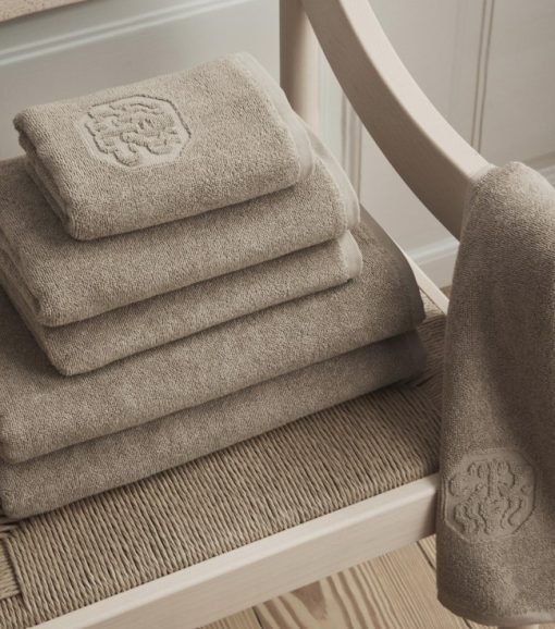 Georg Jensen XXL håndklæde pakke i farverne Ocean grey og light Oak . Størrelse: 4 stk. 40 x 70 cm, 4 stk. á 50 x 100 cm + 2 stk. á 70 x 140 cm