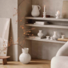 Lyngby procelæn Tura vaser, vælg mellem vase el. kandevase.Den smukke og skulpturelle Tura vase el kandevase i kridhvid porcelæn af Philip Bro Ludvigsen
