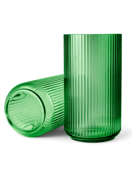 Lyngby Porcelæn Lyngbyvasen 38 cm, 3 farver. Den evigt populære Lyngbyvase er efterhånden blevet en ægte designklassiker.