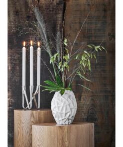 Morsø Willow & Roots sæt, Den smukke Willow vase er 21 cm høj, og den forkromede Roots lysestage har 3 arme. Passer flot ind mange steder
