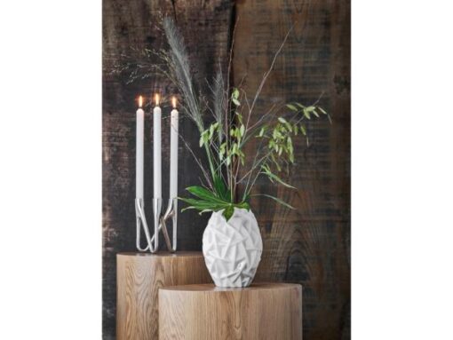 Morsø Willow & Roots sæt, Den smukke Willow vase er 21 cm høj, og den forkromede Roots lysestage har 3 arme. Passer flot ind mange steder
