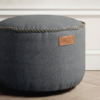 SACKit RETROif pouf i grå outdoor. Med en højde på 35 cm og diameter på 50 cm. Passer fint til RETROit sækkestol. Til indendørs/udendørs brug.