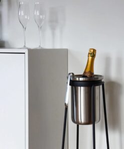 SACKit vinkøler brug SACKit vinkøleren alene eller med vores Patio Accessory Stand, som er en del af vores outdoor sortiment..