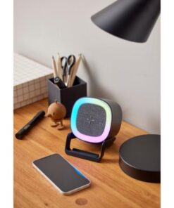 Still højtaler med oplader og lampe, Smart bluetooth-højttaler med integreret mobiloplader og LED bordlampe. kan placeres overalt hjemmet.