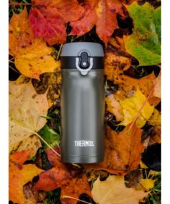 Thermos JMY termokop på 350 ml er en smart blanding af en lille termoflaske og en termokop fremstillet i rustfrit stål med et drikkelåg.