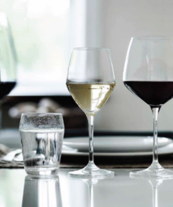 Holmegaard perfection vinglaspakke 18 stk. Giv dig selv og dine gæster en fuldendt vinoplevelse. Er skabt med fokus på optimal og nænsom behandling af vin.