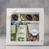 Xocolatl Easter gift green Fin gaveæske med 4 marcipanæg, smørbløde flødekarameller, chokoladelakrids med lime, frugtvingummi og nødder/chokoladeCa. 320 gr.