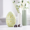 Xocolatl golden egg classic, smukt grøn metalæg, fyldte med hele 12 marcipan- og nougatæg. Ren klassisk marcipan, nougat praline, marcipan/nougatknas,100 gr
