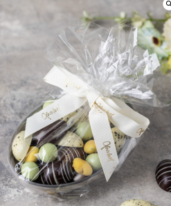 Xocolatl procelænskål med flere smage, sød porcelænskål med marcipanæg, chokolademandler, og chokoladelakrids. Velkommen til håndlavet dansk chokolade