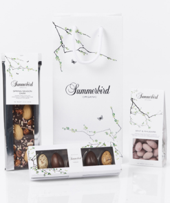 Summerbird spring gift bag elegant og smuk forårsbebuder fyldt med 3 af vores mest succesfulde påskevarianter. Stor smag, dejligt element til en hygge