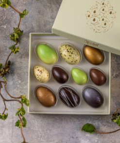 Xocolatl Golden eggs art 10, 10 fyldte chokolader med citron, lakrids, flødekaramel, saltkaramel, nougat, mint og hasselnøddekaramelCa. 92 gr.