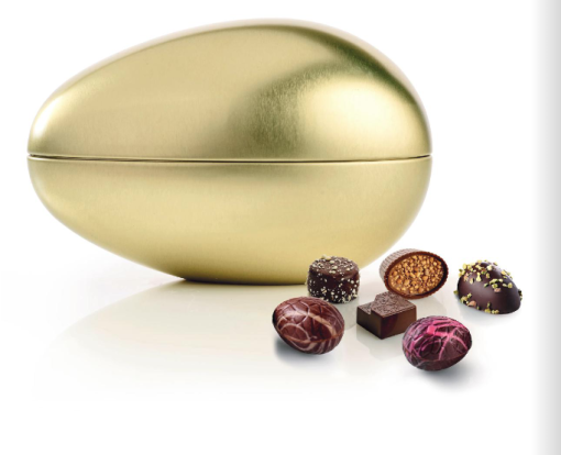 Strudsæg i guld, flot æg flyd med lækker chokolade. 900 gr luksus chokolade marcipan og luksusæg. En flot gave at give eller modtage.