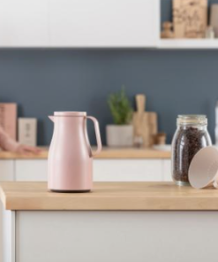 Alfi Econscious Termokande 3 farver, kombinerer funktionalitet med elegant design. Ter-mokanden holder varm i op til 12 timer og kolde i op til 24 timer.