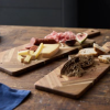 Holm serveringsbræt sildeben 2 størrelser i smukt akacietræ. Benyt det til pizza, pålæg, bruschetta, ost og retter, som skal præsenteres flot.