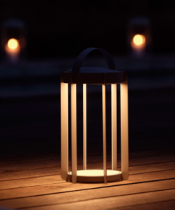 Zone lanterne led 30 cm, Firefly-lanternen med LED-lys og har en rund top, der kan vippes. Det gør at kaste stemningsfulde stråler lige der, hvor den skal