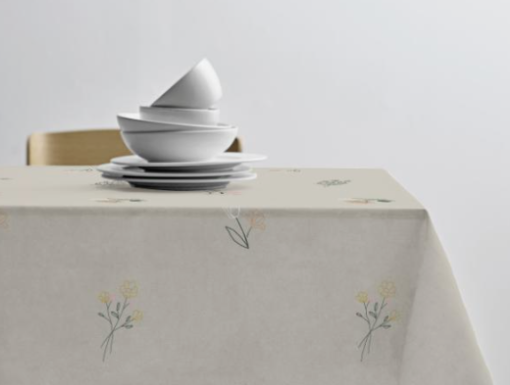 Södahl Charm dug i 4 varianter, dejlig dug med blomster. Kommer i 3 størrelser og en rund mulighed. Passer fint ind i de fleste hjem.