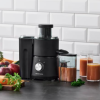 Nordic sense Juicer, på 400 watt – gør det let at lave friskpresset juice. Frugtkødsbeholder på 0,8 liter og juicebeholder på 0,35 liter med skumseparator.