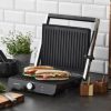Nordic sense paninigrill med aftagelige plader, til alt fra sprøde sandwiches til saftige bøffer. Non-stick-grillplader på 28 x 23 cm, ikke brænder fastNordic sense paninigrill med aftagelige plader, til alt fra sprøde sandwiches til saftige bøffer. Non-stick-grillplader på 28 x 23 cm, ikke brænder fast