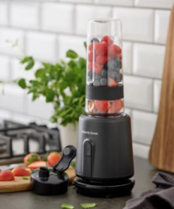 Nordic sense smoothieblender, er til dig, som gerne vil have friske smoothies med på farten. Er udstyret med en 300 watt motor, fire skarpe knivblade