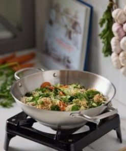 Pillivuyt Gourmet Roya wok 28 cm, er skabt til at give dig de bedste resultater i køkkenet, uanset om du er nybegynder/erfaren. 90% genanvendt rustfrit stål