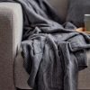 Södahl plaid Gentle i 2 farver, disse dejlige plaider kommer i 100 % bomuld, OEKO-TEX® STANDARD 100 Hohenstein HTTI. Farver: Navy el. Grey