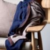 Södahl plaid Impression i 2 farver, disse dejlige plaider kommer i 100 % bomuld, OEKO-TEX® STANDARD 100 Hohenstein HTTI. Farver: Navy Blue el. Khaki.