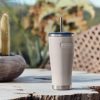 Thermos termokrus med sugerør 2 farver, gør det nemt at nyde dine drikke på farten. Passer til de fleste kopholdere, sugerøret gør det nemt at benytte