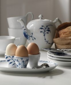 Royal Copenhagen æggebæger 3 stk. Dette gavesæt med tre æggebægere er en introduktion til Royal Copenhagens verden begyndelse på, en livslang samling. 