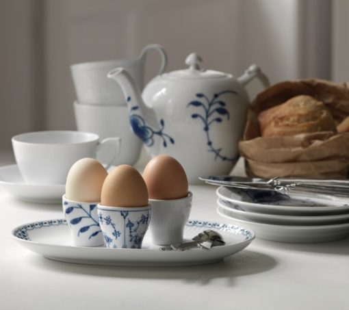 Royal Copenhagen æggebæger 3 stk. Dette gavesæt med tre æggebægere er en introduktion til Royal Copenhagens verden begyndelse på, en livslang samling. 